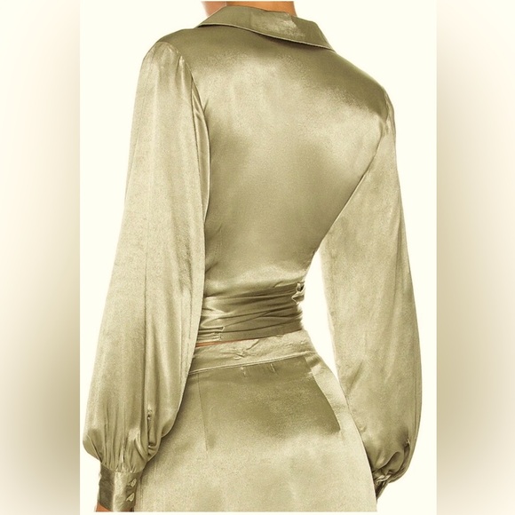 NWT  L* Space  Gwen Top Size Lg Olive Green Long Sleeves Wrap Around Closure - Picture 2 of 4